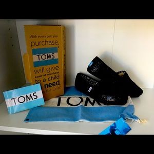 Black Sparkle Tom’s